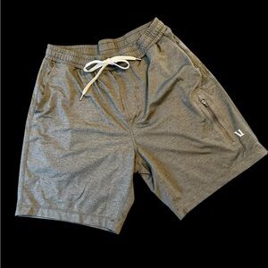 Vuori Men's green Athletic Shorts sz M